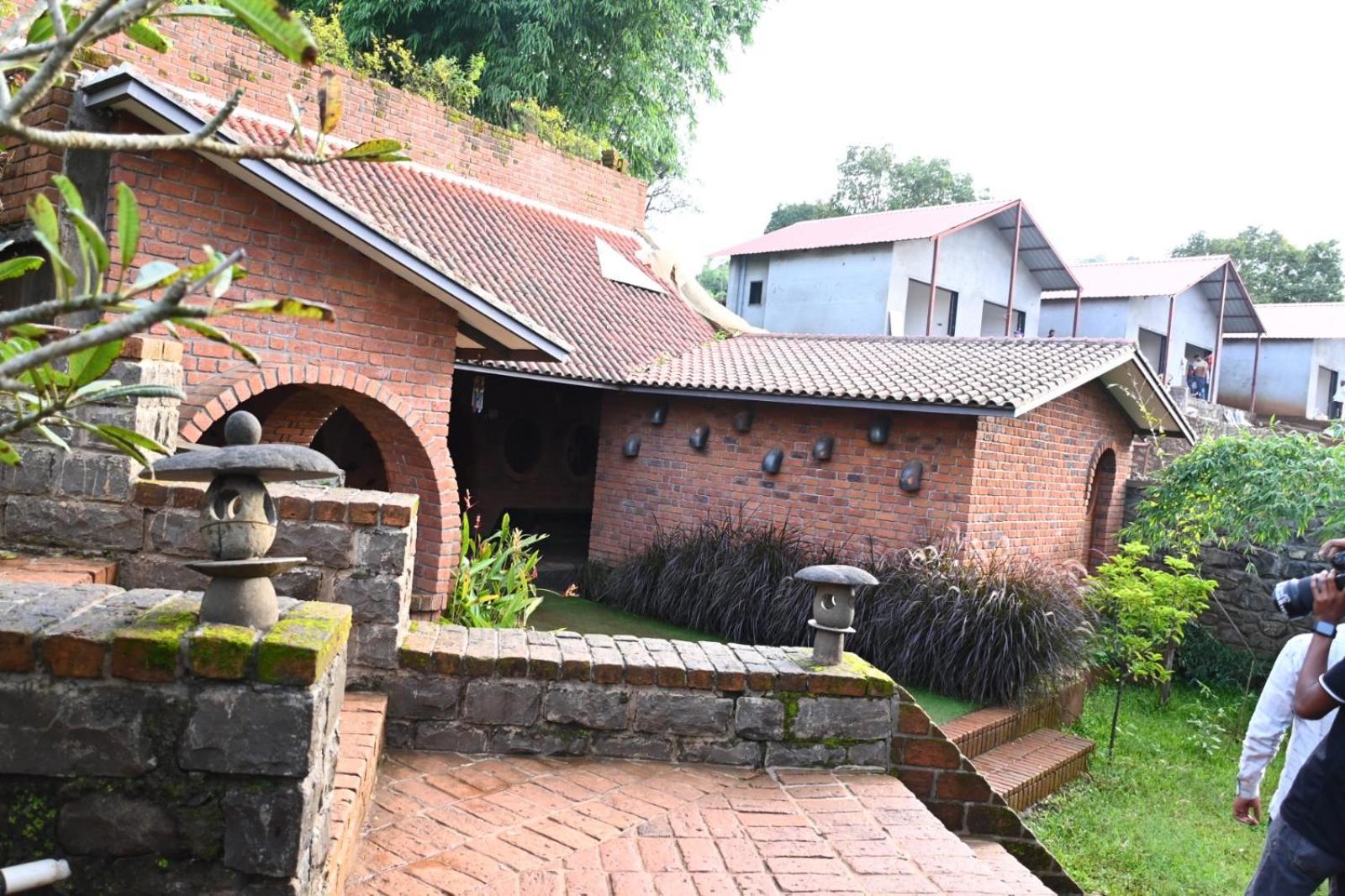 Bamboo And Bricks Resort Welhe Ngoại thất bức ảnh